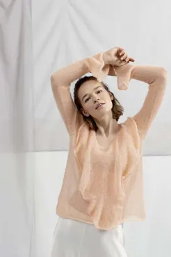 Pullover mit Rüschen aus LACE