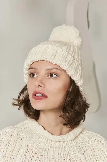 Mütze aus WOOLADDICTS FIRE