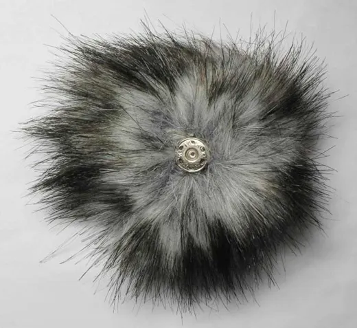Kunstfell Pompon mit Druckknopf, grau