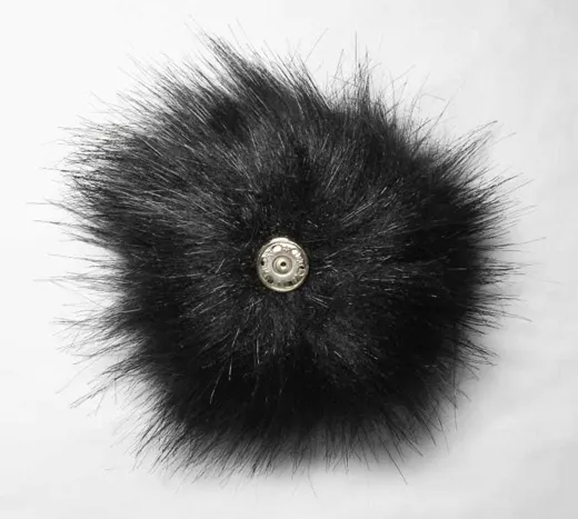 Kunstfell Pompon mit Druckknopf, schwarz