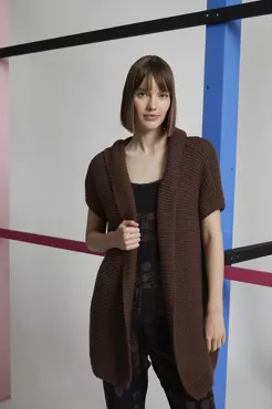 Weste mit Kapuze aus AMIRA